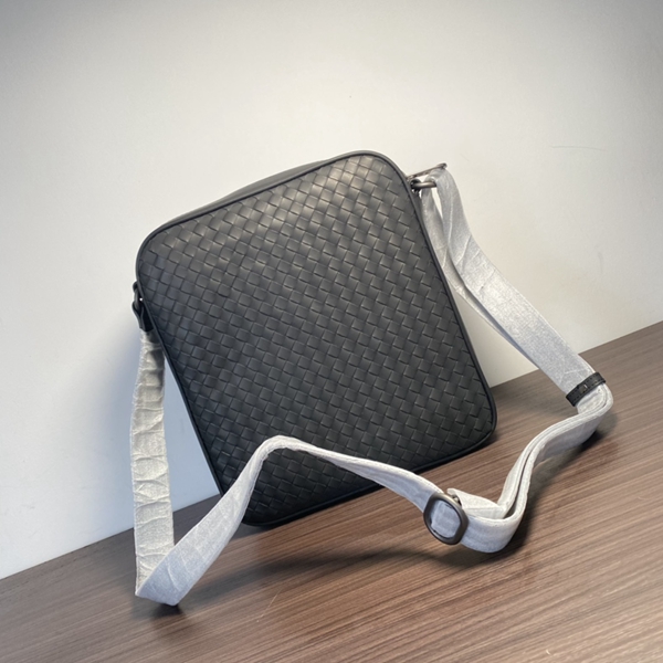 ボッテガヴェネタバッグ背面デザイン